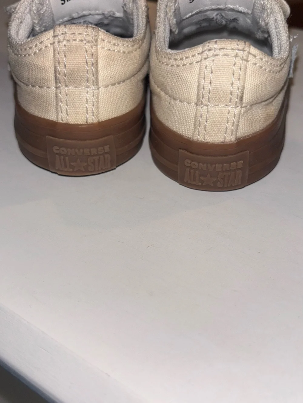 Converse Kids Low Top Sneakers in Cream and Brown (4 toddler)